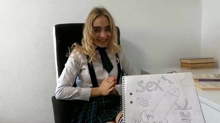 Студентка в короткой юбке раздвинула ноги, а значит преподу хана!