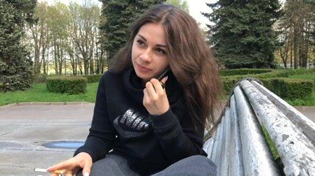 Отец спалил, что дочь курит и жестко наказал минетом