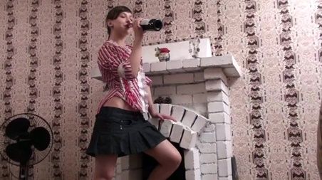 Студентка набухалась с другом по общаге в честь сдачи годовых экзаменов