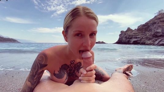 Сделала любимому сладкий минет на природе у моря