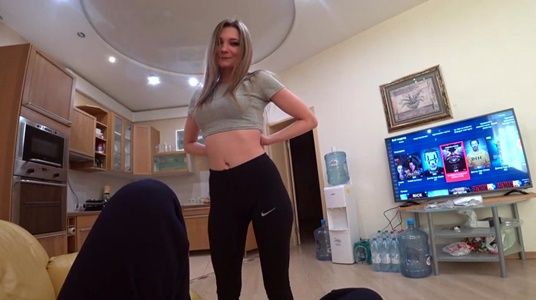 Сестра пришла клянчить деньги, и готова сделать все