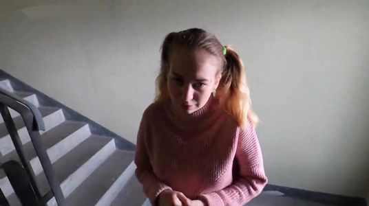 Брат готов отпустить тусить с друзьями, если сестра сделает минет