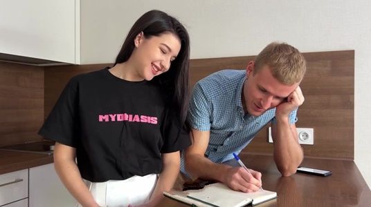 Помог сестре с уравнением, и девушка отблагодарила натурой