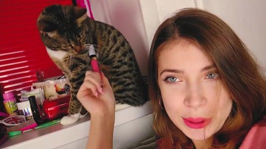 Похвалилась своей покупкой, а потом застряла в диване