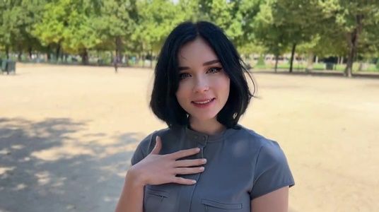 Подцепил француженку возле Эйфелевой башни, которая предложила попробовать её круасан