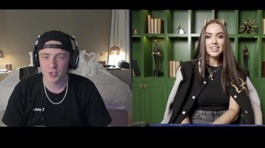 На стриме любимая порно актриса Luxury Girl