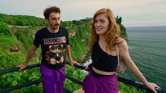 Встретил популярную порно актрису в Азии и взял интервью