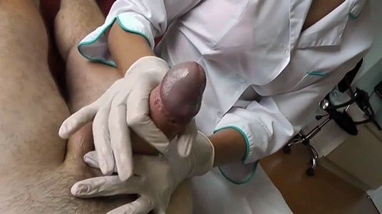 Пришел к медсестре на профилактическую дрочку члена