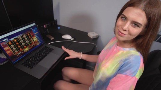 Сестра проиграла в рулетку, пришлось платить минетом