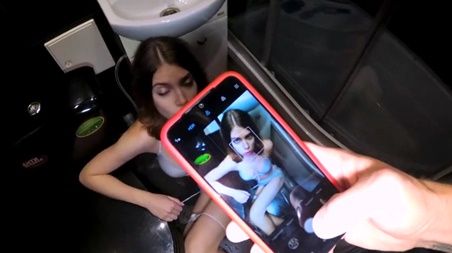 На вечеринке зашел в туалет, а там пьяная девчонка, сфоткал чтобы потом шантажировать